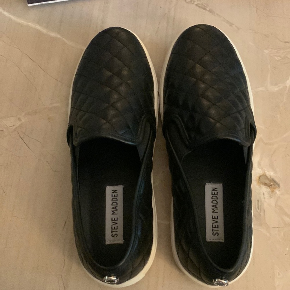 Steve Madden, size 8.5, leather flocked outsole new shoes.
